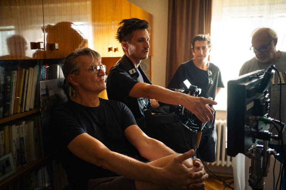 pet-svestek-sverakova-komedie-o-stari-ktere-ma-porad-chut-zit