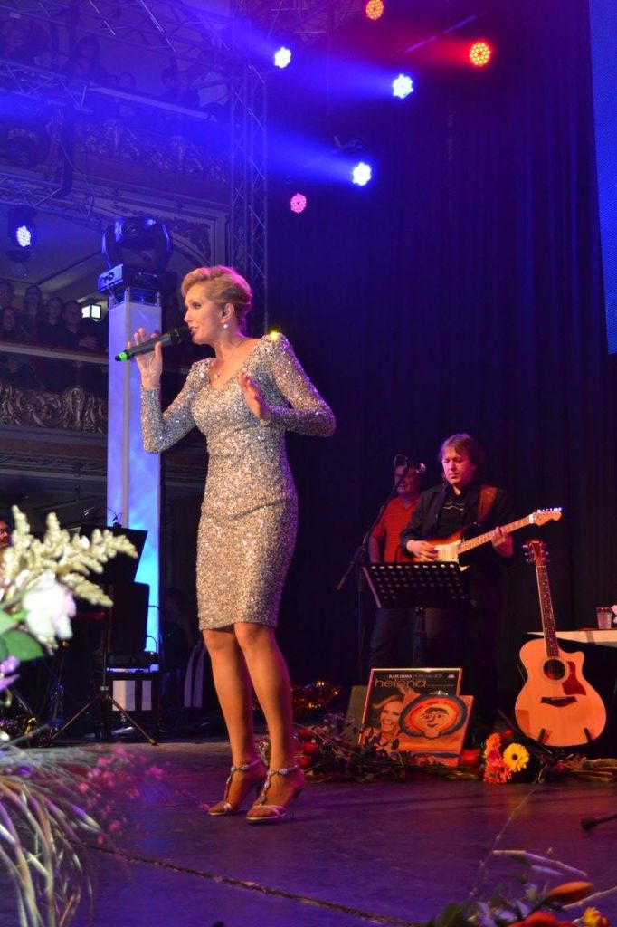 zpevacka-helena-vondrackova-oslavi-narozeniny-v-hudebnim-divadle-karlin