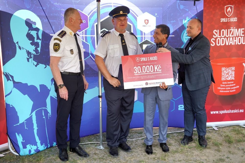 projekt-spolu-s-hasici-podporil-dobrovolne-hasice-v-neveklove-lesanech-a-netvoricich