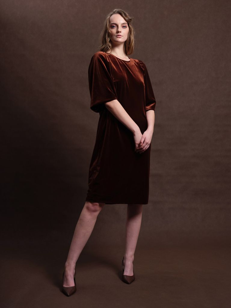 seznamte-se-s-velurem-elegantni-material-ktery-spojuje-luxusni-vzhled-a-kazdodenni-pohodli