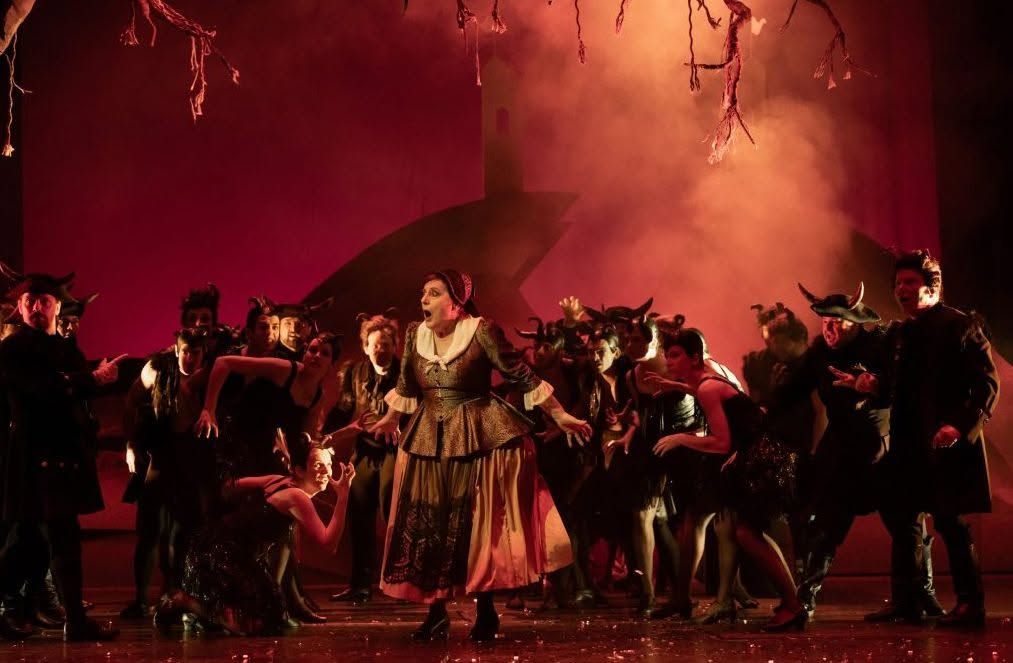 na-olomouckem-jevisti-okouzlila-opera-cert-a-kaca-napaditou-rezii-a-skvelymi-vykony