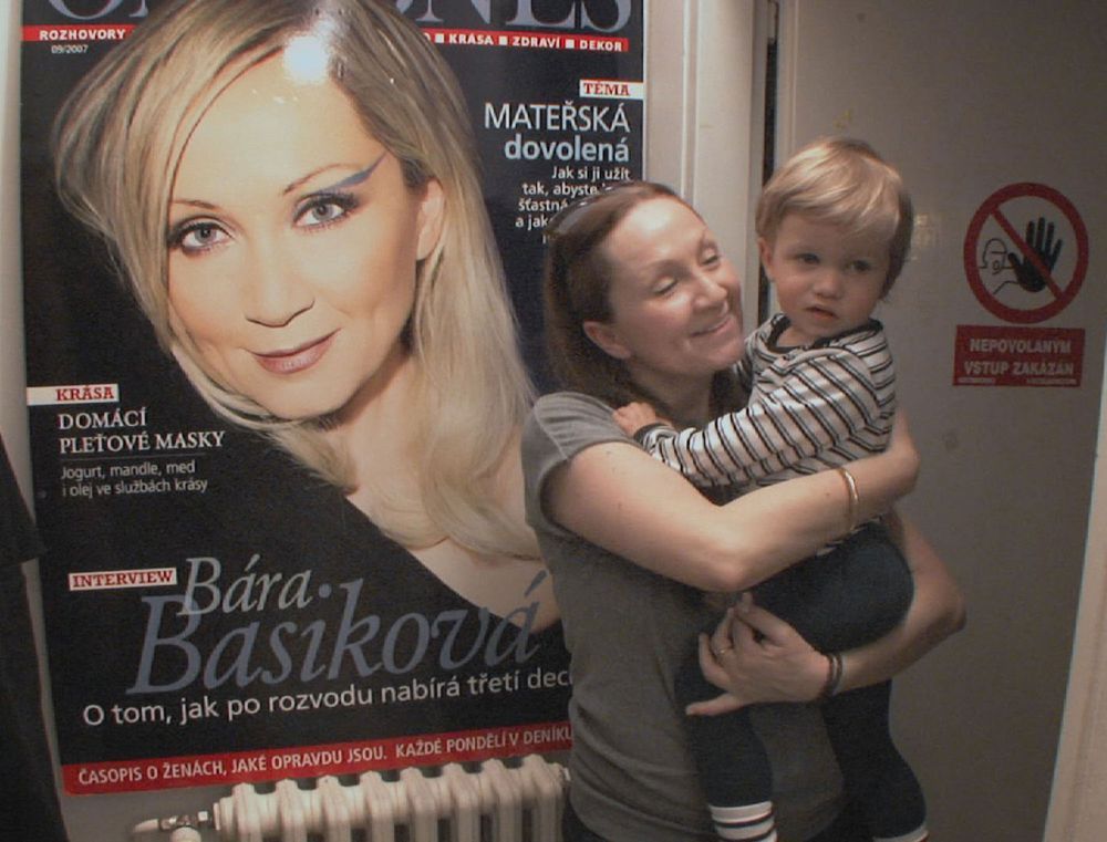 filmovy-dokument-bara-basikova-neni-jen-o-slavne-zpevacce-ale-i-o-normalni-zenske-a-milujici-mame