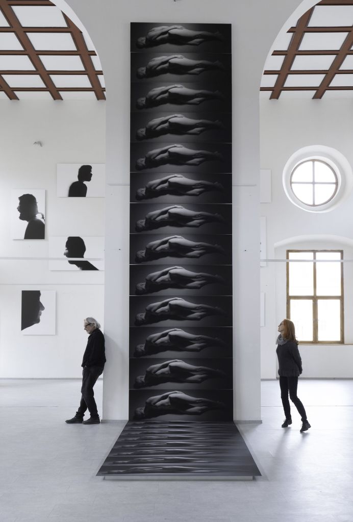 echoes-black-and-white-vystava-pavla-mary-v-dialogu-s-barokni-architekturou