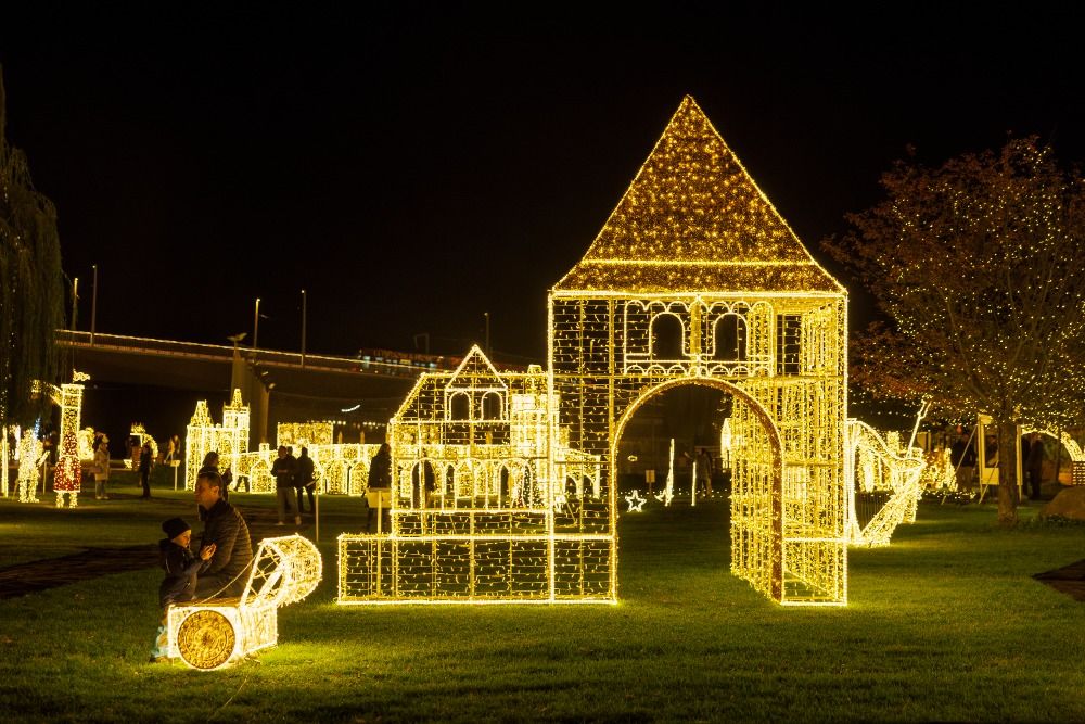 vecerni-prochazka-ceskymi-dejinami-story-of-lights-predstavi-karla-iv-novym-zpusobem