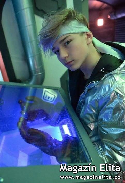 9532